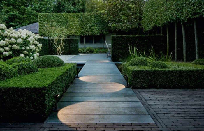 Pathway with lights, Minimalist Garden Design